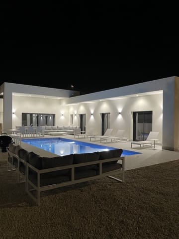 3 makuuhuone Huvila myytävänä paikassa La Romana mukana uima-altaan 
autotalli - 345 000 € (Ref: 9050264)