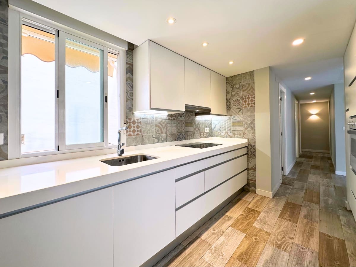 4 soveværelse Lejlighed til salg i Alicante by med garage - € 365.000 (Ref: 9053724)