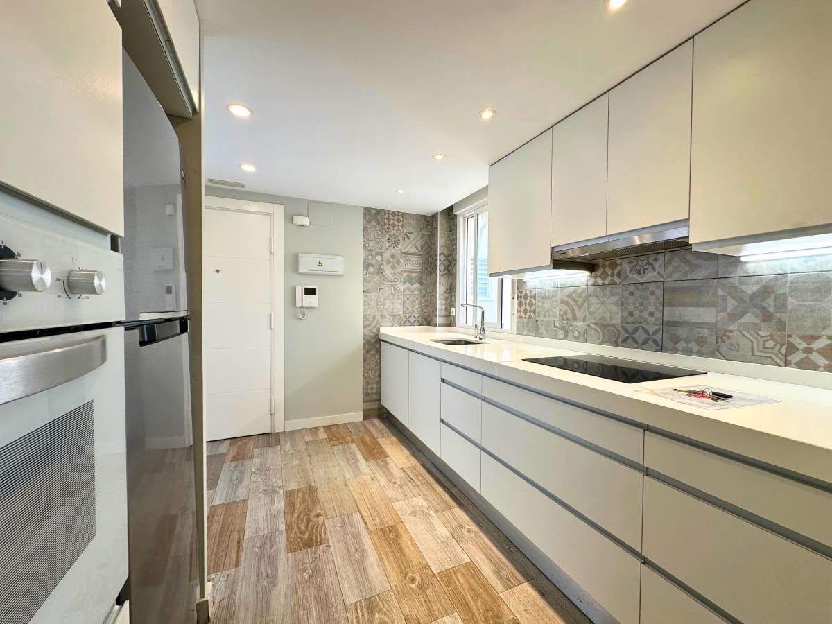 4 soveværelse Lejlighed til salg i Alicante by med garage - € 365.000 (Ref: 9053724)