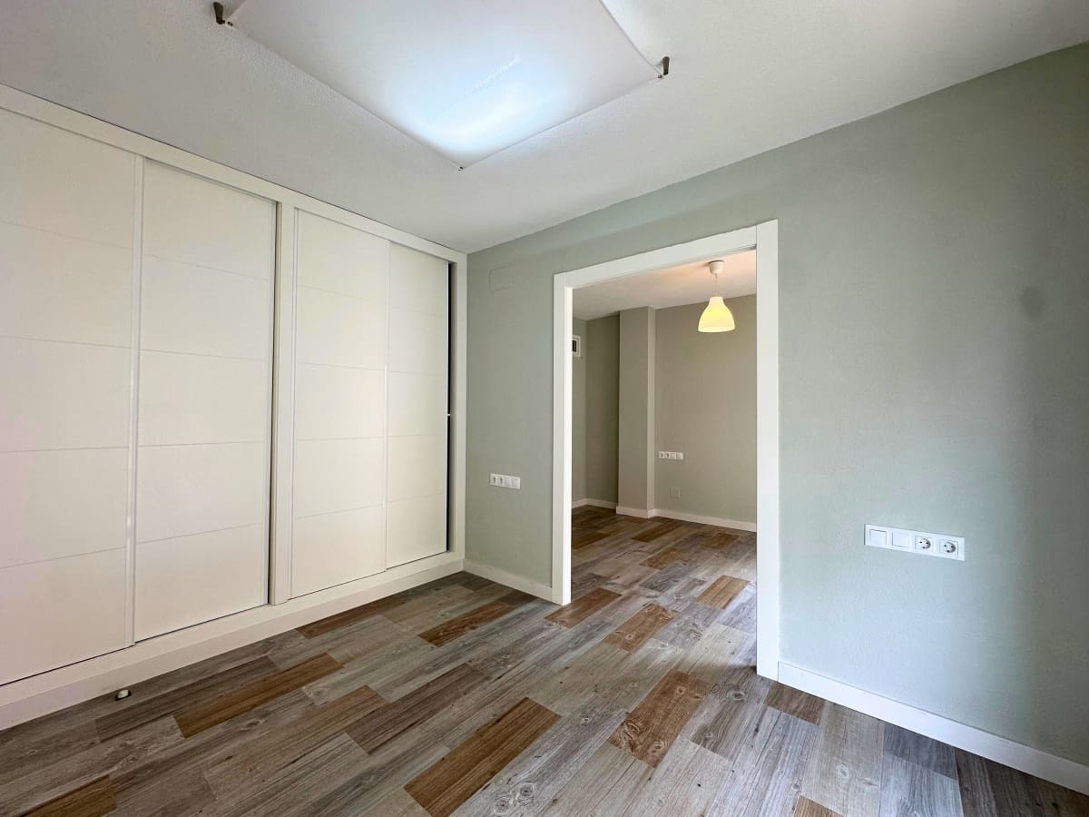 4 soveværelse Lejlighed til salg i Alicante by med garage - € 365.000 (Ref: 9053724)