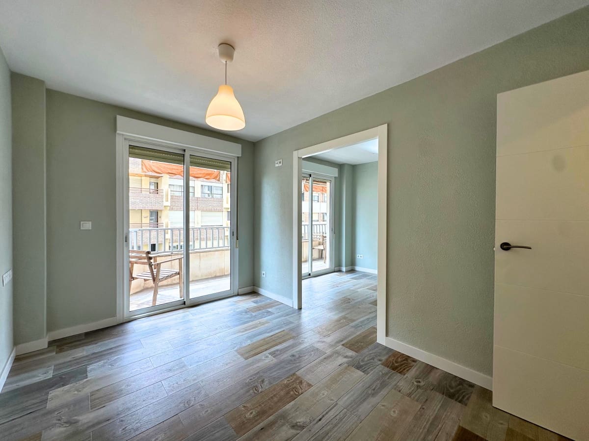 4 soveværelse Lejlighed til salg i Alicante by med garage - € 365.000 (Ref: 9053724)