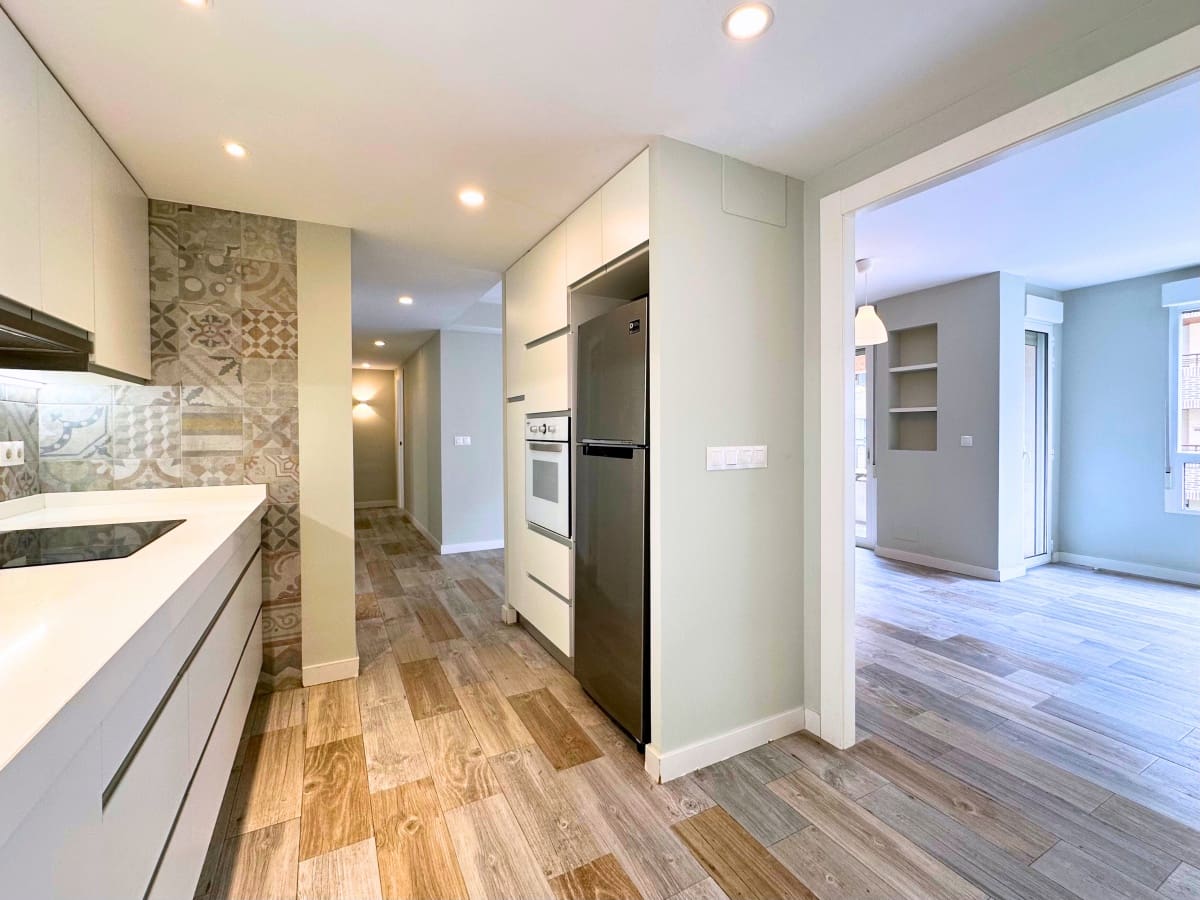 4 soveværelse Lejlighed til salg i Alicante by med garage - € 365.000 (Ref: 9053724)