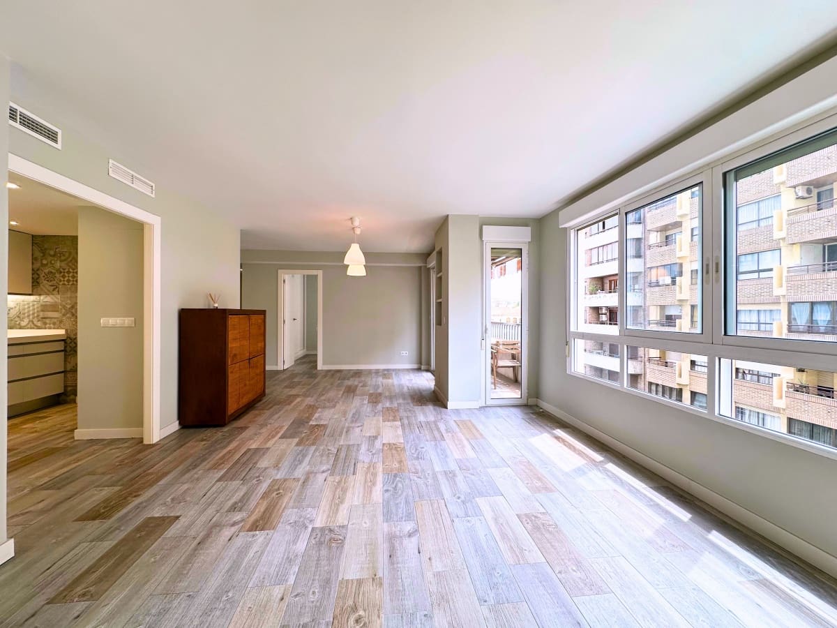 4 soveværelse Lejlighed til salg i Alicante by med garage - € 365.000 (Ref: 9053724)