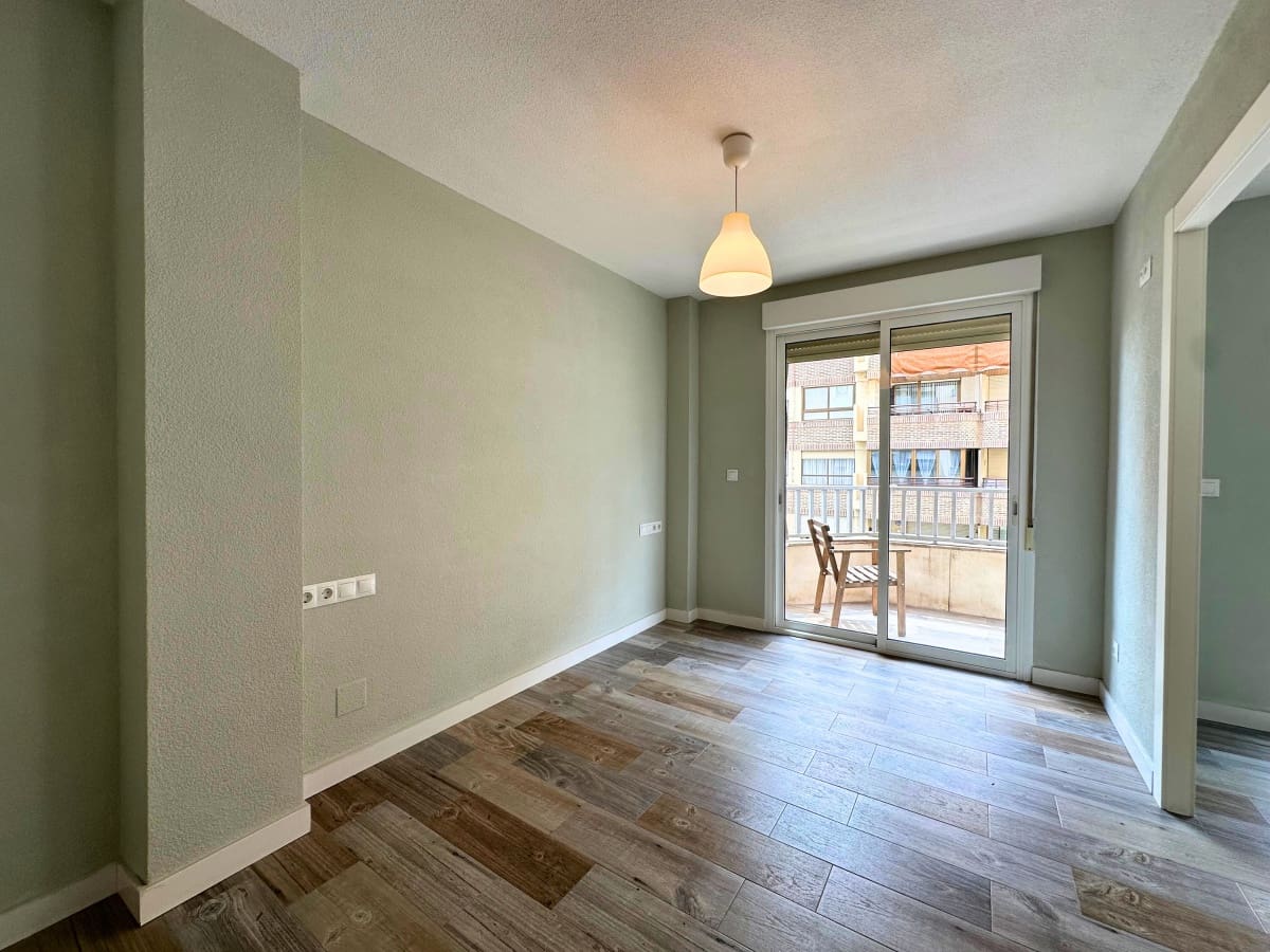 4 soveværelse Lejlighed til salg i Alicante by med garage - € 365.000 (Ref: 9053724)