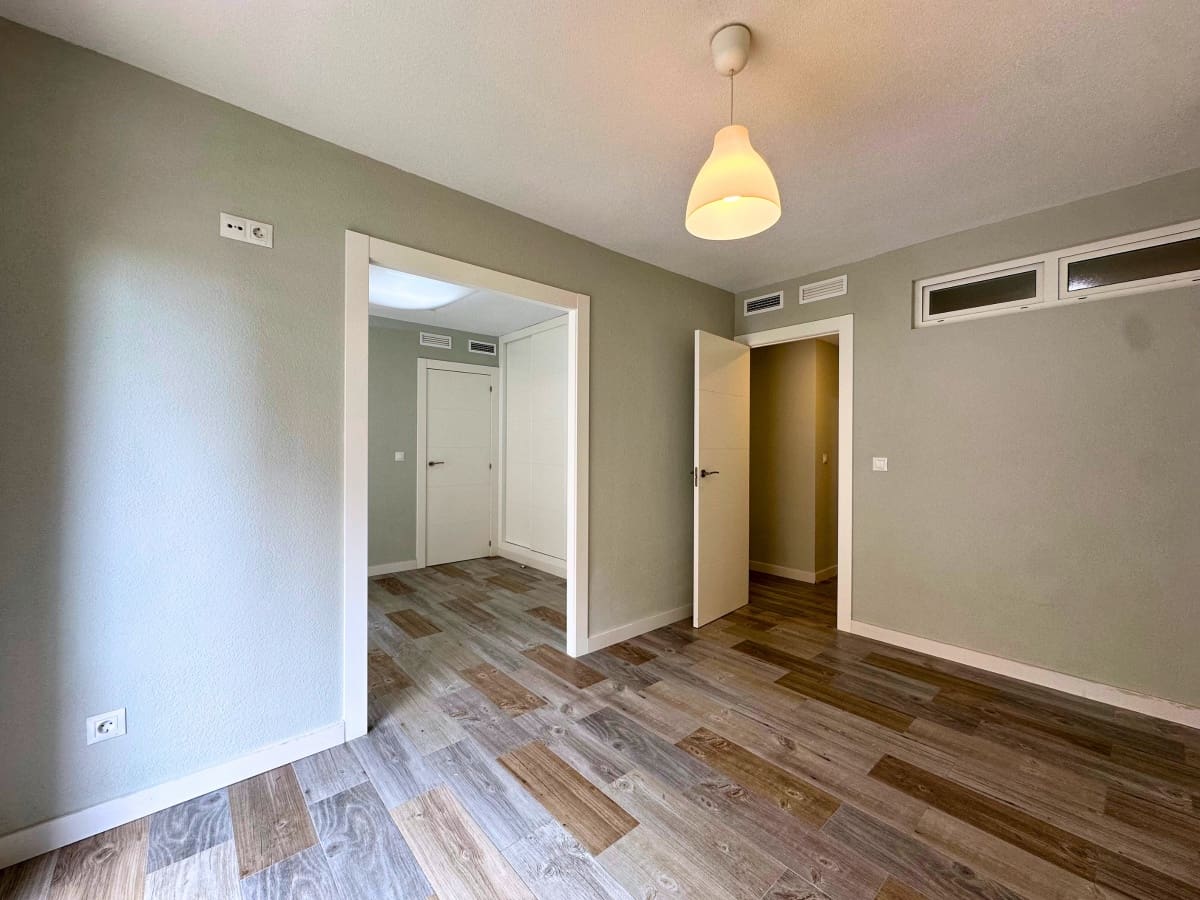 4 soveværelse Lejlighed til salg i Alicante by med garage - € 365.000 (Ref: 9053724)