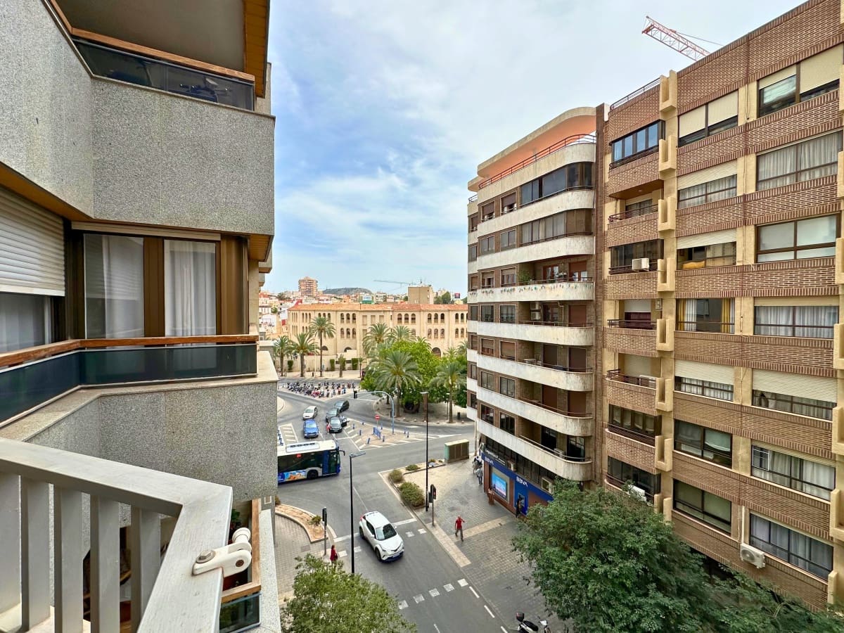 4 soveværelse Lejlighed til salg i Alicante by med garage - € 365.000 (Ref: 9053724)