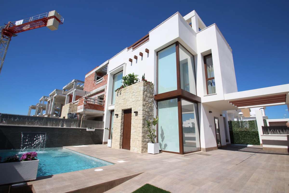3 soveværelse Villa til salg i Playa Paraiso med swimmingpool - € 489.000 (Ref: 9070483)