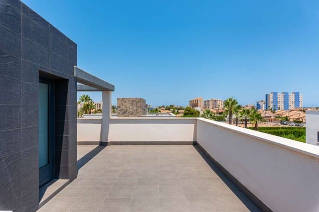 4 soverom Villa til salgs i La Manga del Mar Menor med svømmebasseng garasje - € 630 000 (Ref: 9070655)