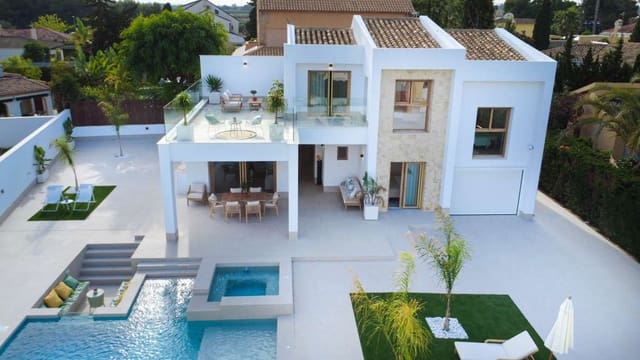 4 soverom Villa til salgs i Dehesa de Campoamor, Orihuela med svømmebasseng garasje - € 1 350 000 (Ref: 9124081)