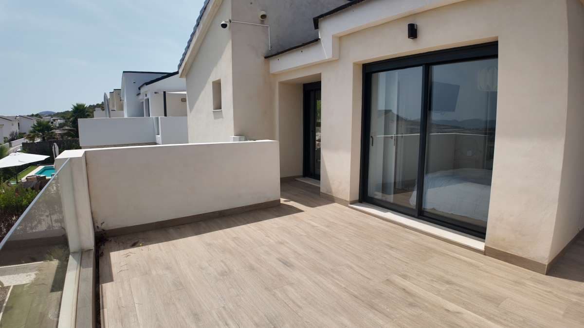 3 bedroom Villa for sale in Polop with pool garage - € 549,900 (Ref: 9184876)