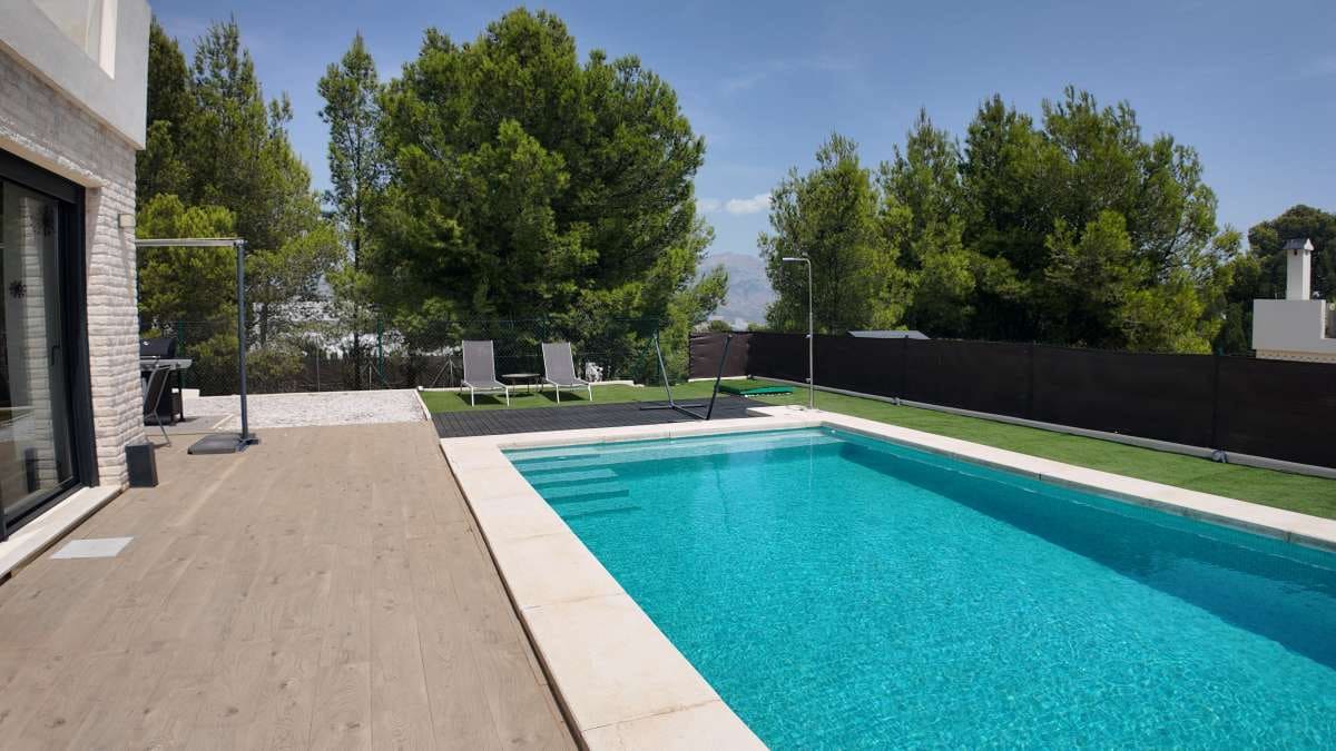 3 bedroom Villa for sale in Polop with pool garage - € 549,900 (Ref: 9184876)