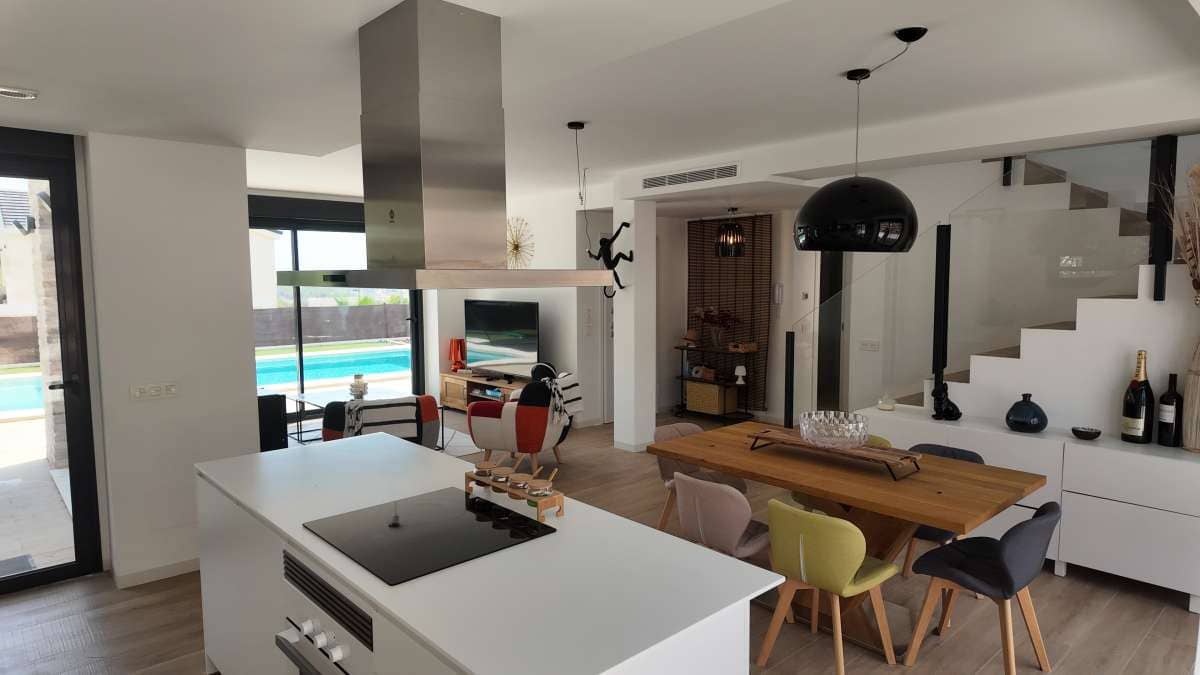 3 bedroom Villa for sale in Polop with pool garage - € 549,900 (Ref: 9184876)