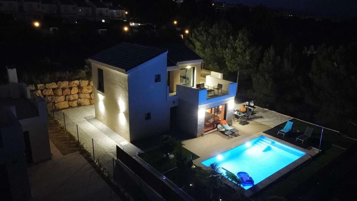 3 bedroom Villa for sale in Polop with pool garage - € 549,900 (Ref: 9184876)