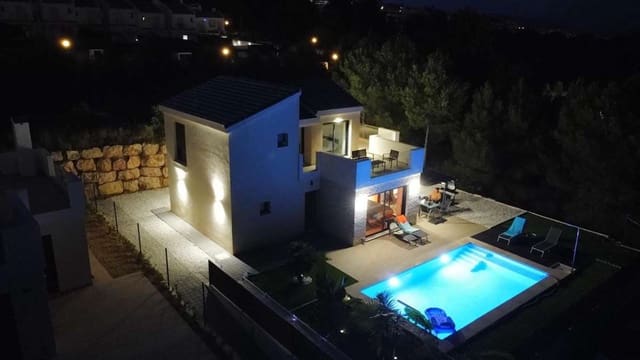 3 bedroom Villa for sale in Polop with pool garage - € 549,900 (Ref: 9184876)