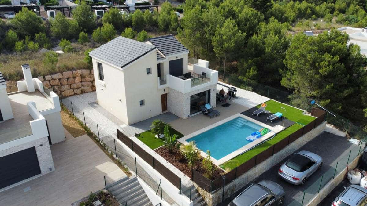 3 bedroom Villa for sale in Polop with pool garage - € 549,900 (Ref: 9184876)