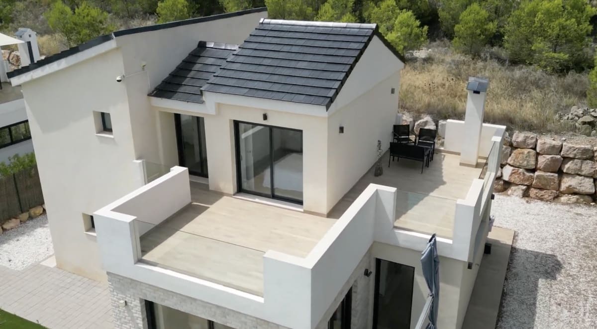 3 bedroom Villa for sale in Polop with pool garage - € 549,900 (Ref: 9184876)