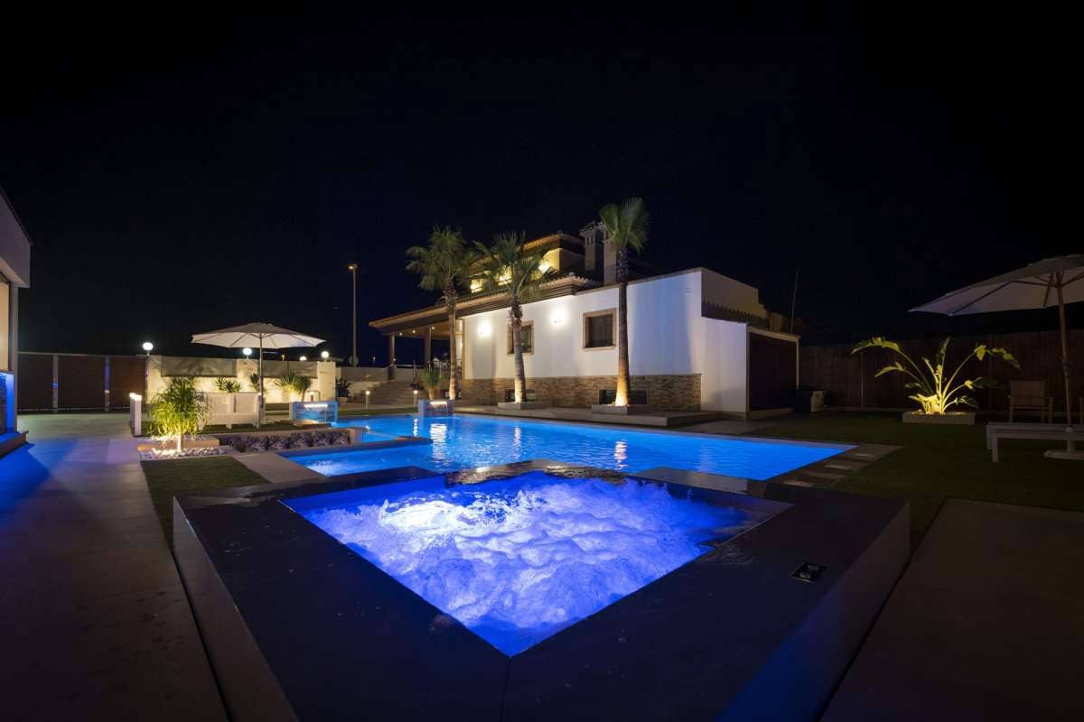 4 soverom Villa til salgs i Avileses med svømmebasseng garasje - € 1 350 000 (Ref: 9381060)