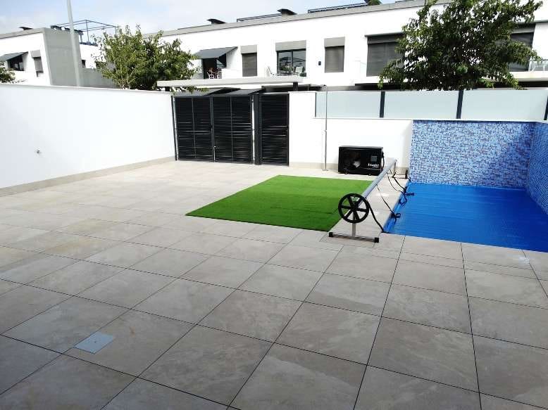 3 makuuhuone Omakotitalo myytävänä paikassa Pilar de la Horadada mukana uima-altaan 
autotalli - 379 900 € (Ref: 9381067)