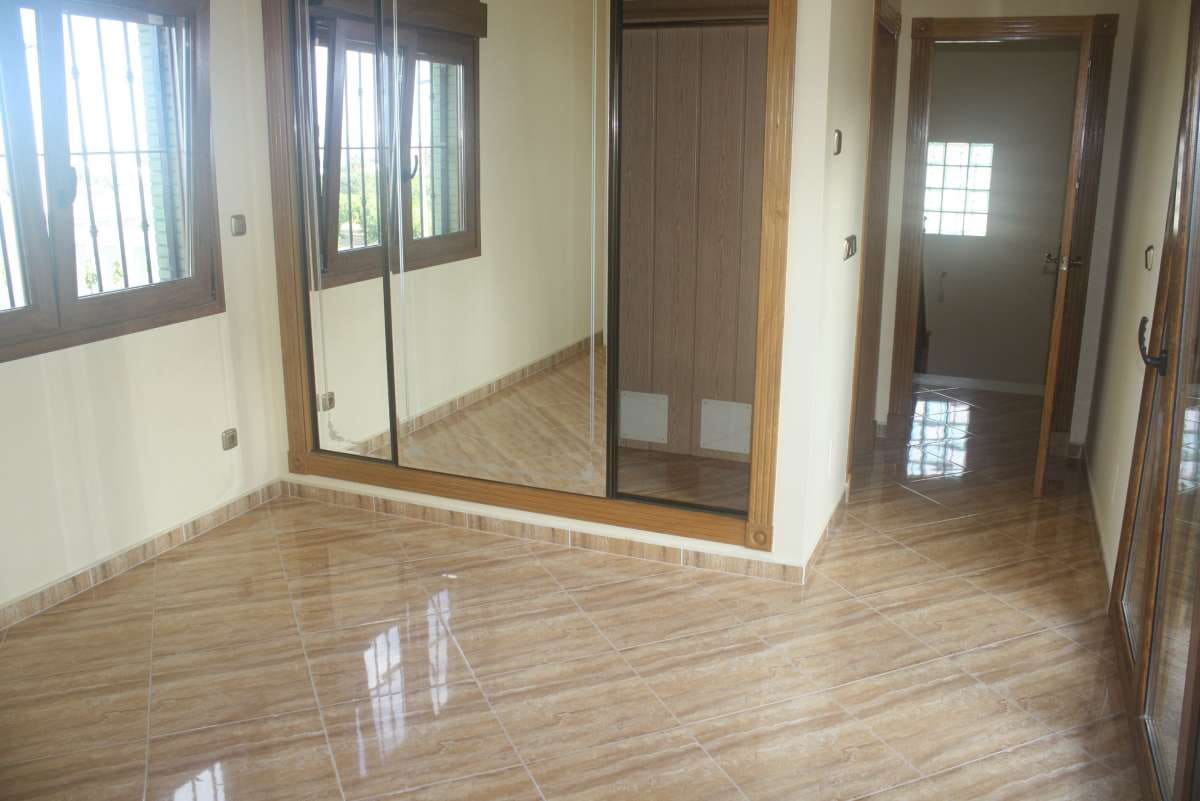 3 makuuhuone Huvila myytävänä paikassa Torrevieja mukana uima-altaan 
autotalli - 550 000 € (Ref: 9381205)