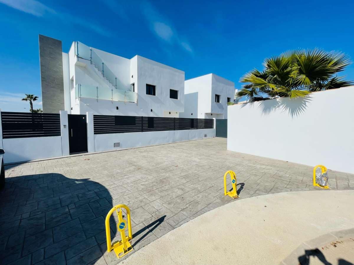 5 soveværelse Penthouse til salg i Torrevieja med swimmingpool garage - € 980.000 (Ref: 9382113)