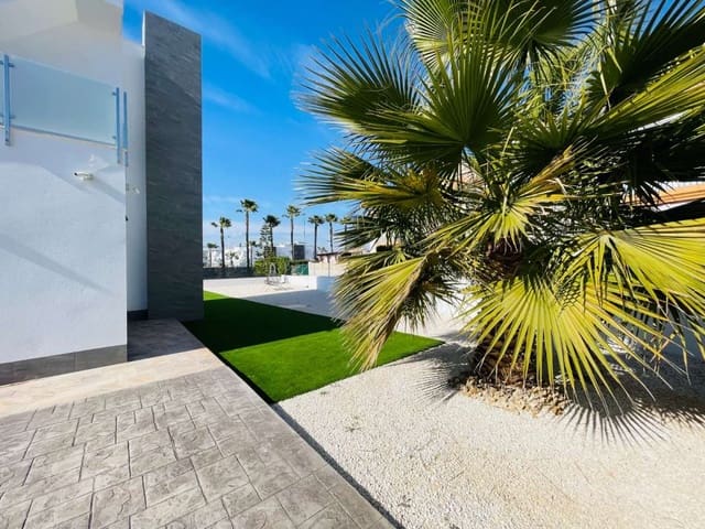 5 quarto Penthouse para venda em Aguas Nuevas, Torrevieja com piscina garagem - 980 000 € (Ref: 9382113)