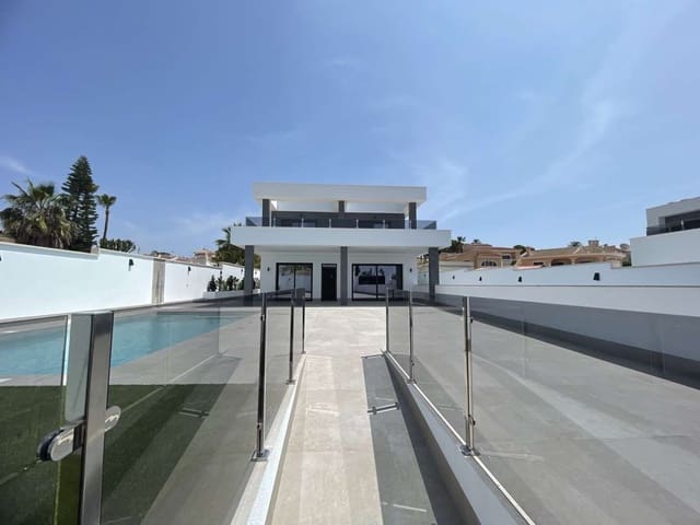 3 camera da letto Villa in vendita in Ciudad Quesada, Rojales con piscina garage - 799.900 € (Rif: 9382171)