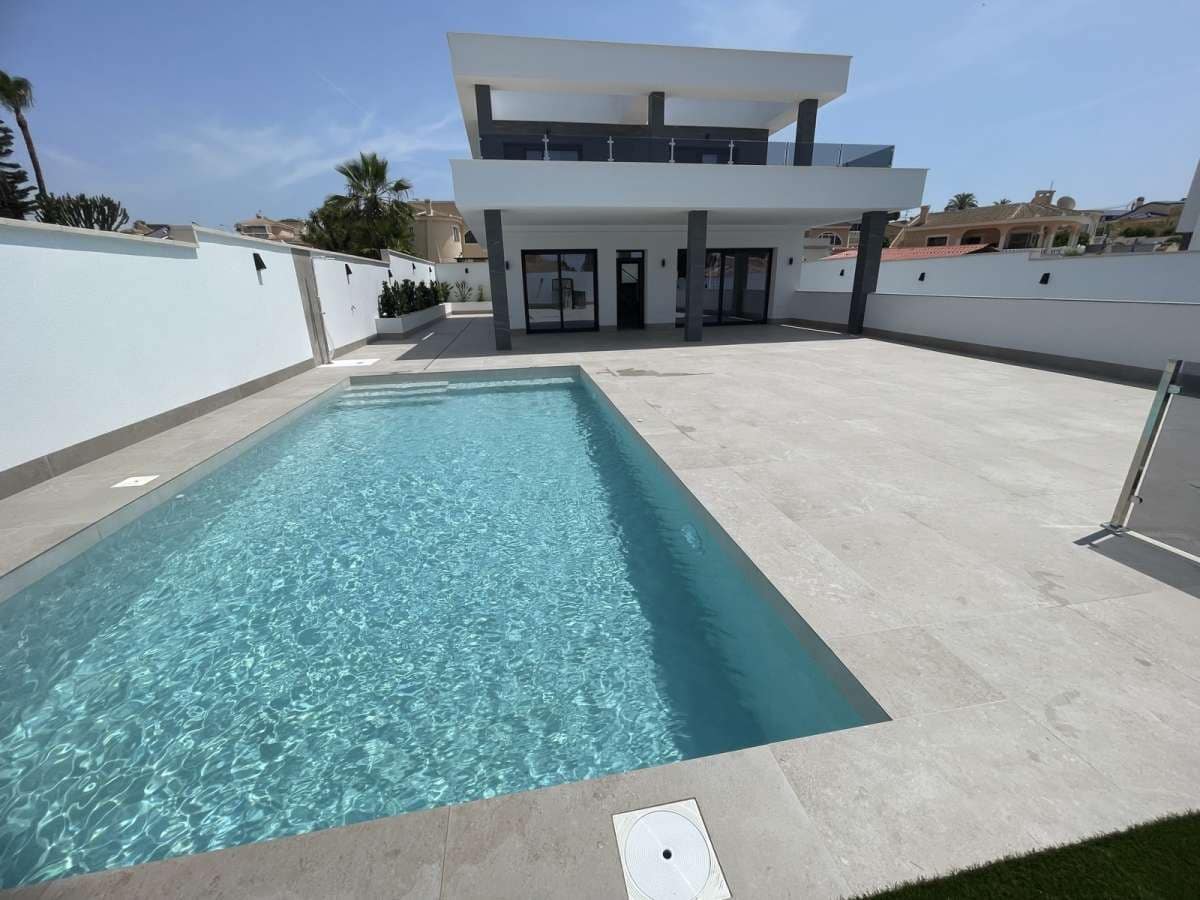 3 camera da letto Villa in vendita in Ciudad Quesada con piscina garage - 799.900 € (Rif: 9382171)