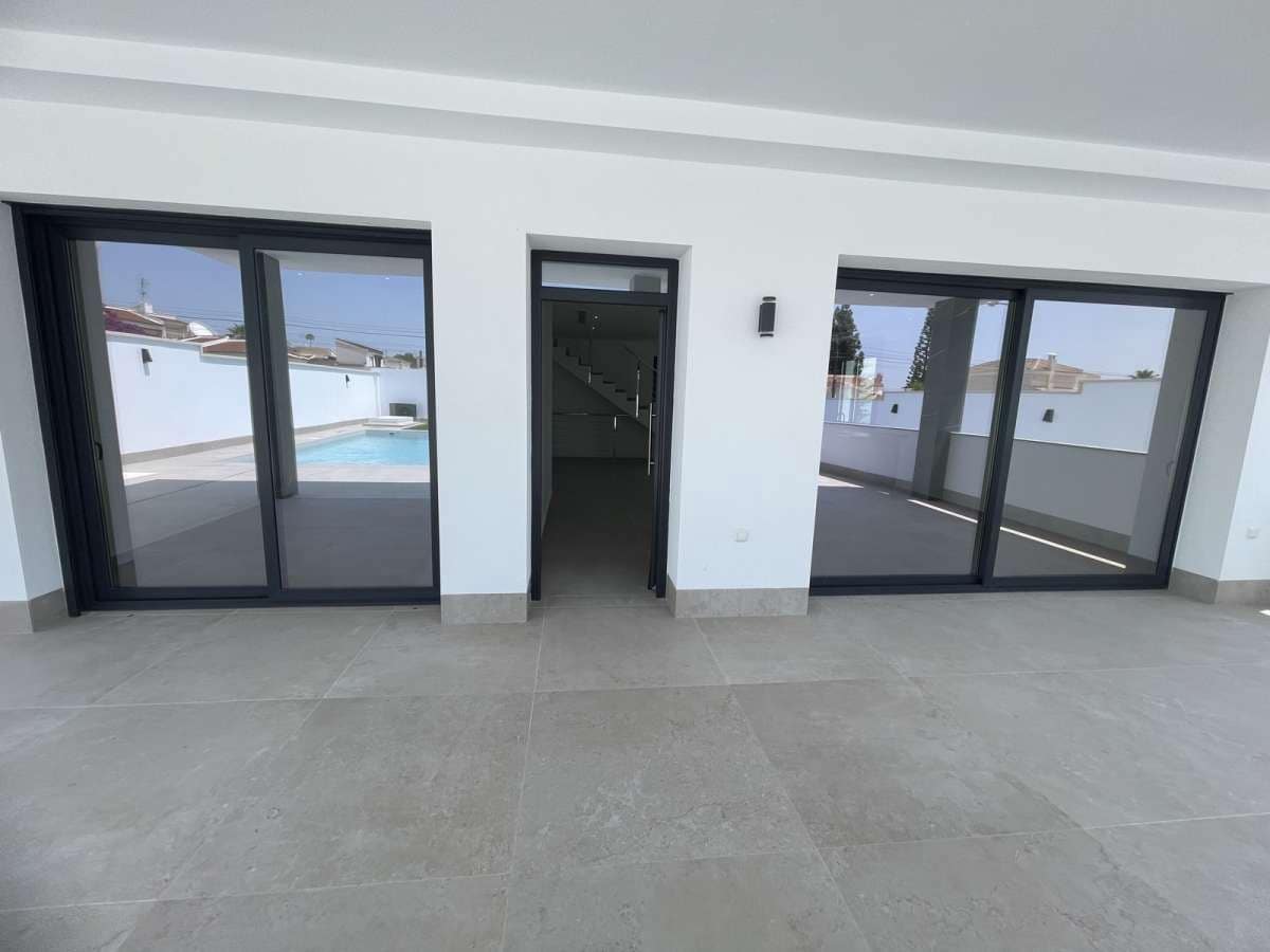 3 camera da letto Villa in vendita in Ciudad Quesada con piscina garage - 799.900 € (Rif: 9382171)