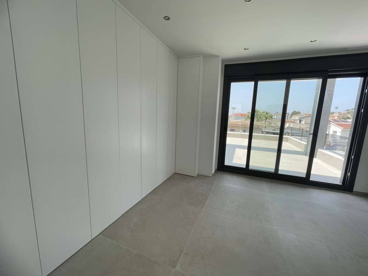 3 camera da letto Villa in vendita in Ciudad Quesada con piscina garage - 799.900 € (Rif: 9382171)