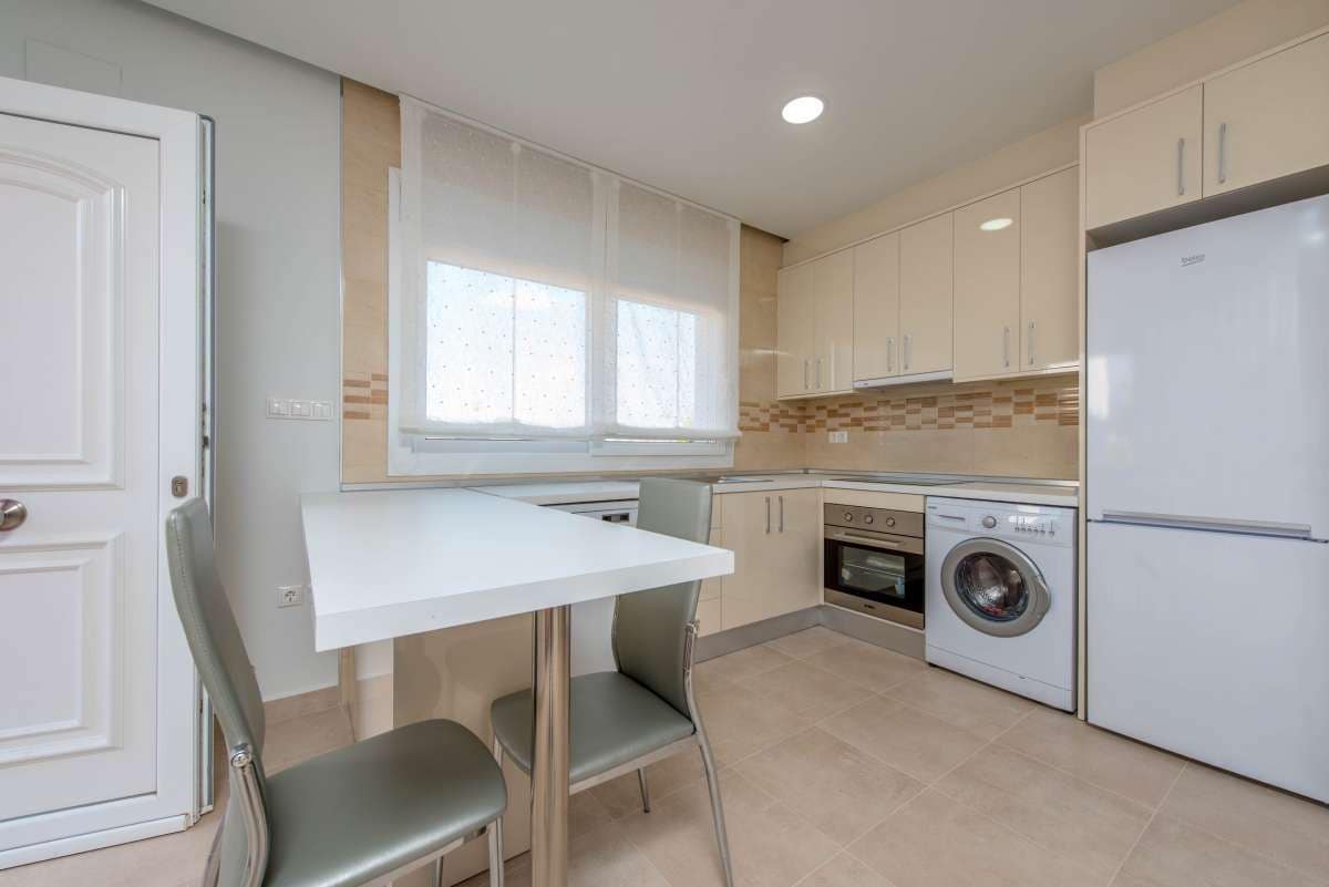 3 makuuhuone Huvila myytävänä paikassa Los Alcazares mukana uima-altaan 
autotalli - 361 500 € (Ref: 9382179)