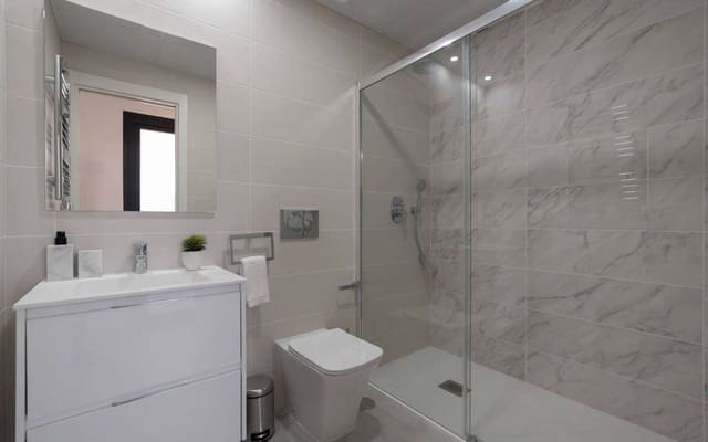 3 sovrum Lägenhet till salu i Via Parque, Benidorm med pool - 529 000 € (Ref: 9426645)