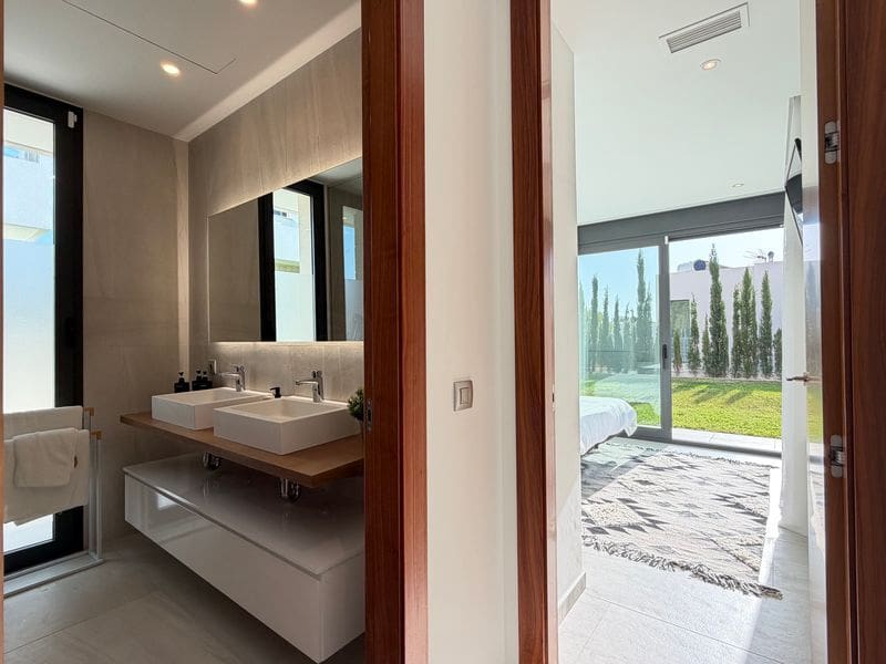 5 bedroom Villa for sale in Finestrat with pool garage - € 1,600,000 (Ref: 9451540)