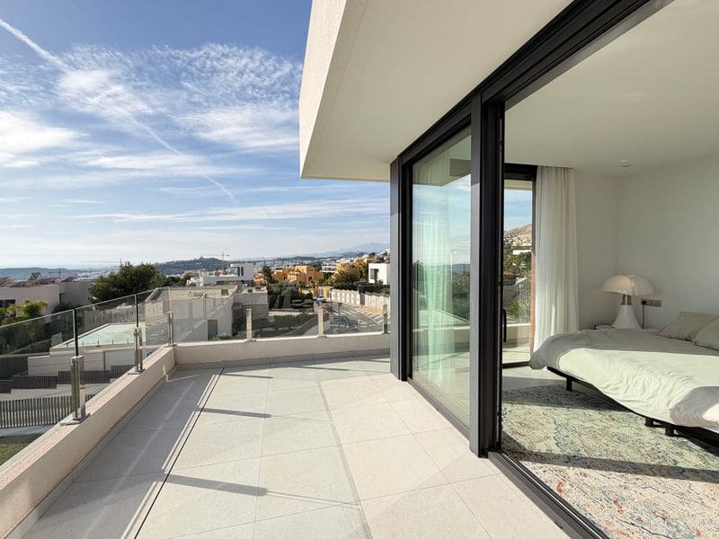 5 bedroom Villa for sale in Finestrat with pool garage - € 1,600,000 (Ref: 9451540)