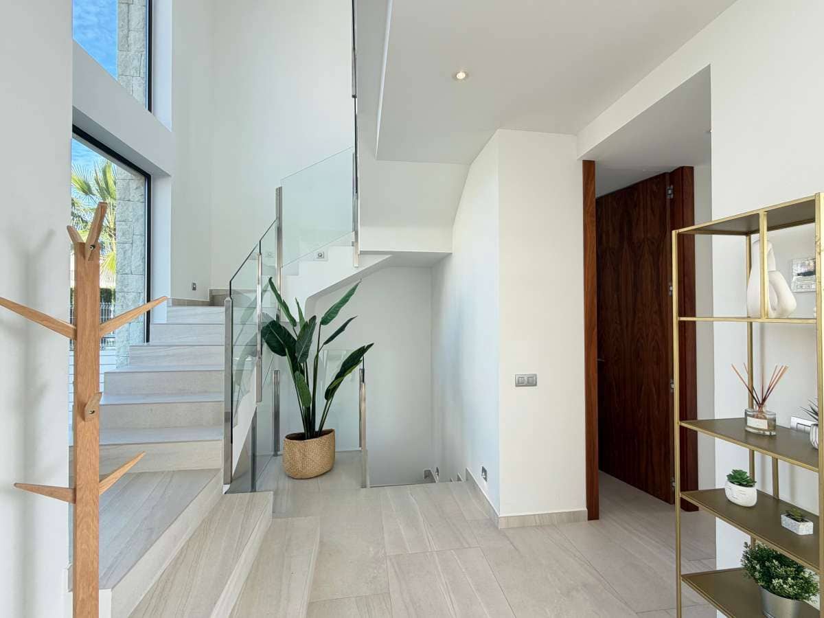 5 bedroom Villa for sale in Finestrat with pool garage - € 1,600,000 (Ref: 9451540)