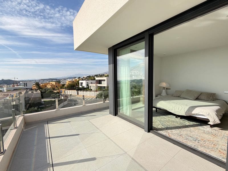 5 bedroom Villa for sale in Finestrat with pool garage - € 1,600,000 (Ref: 9451540)