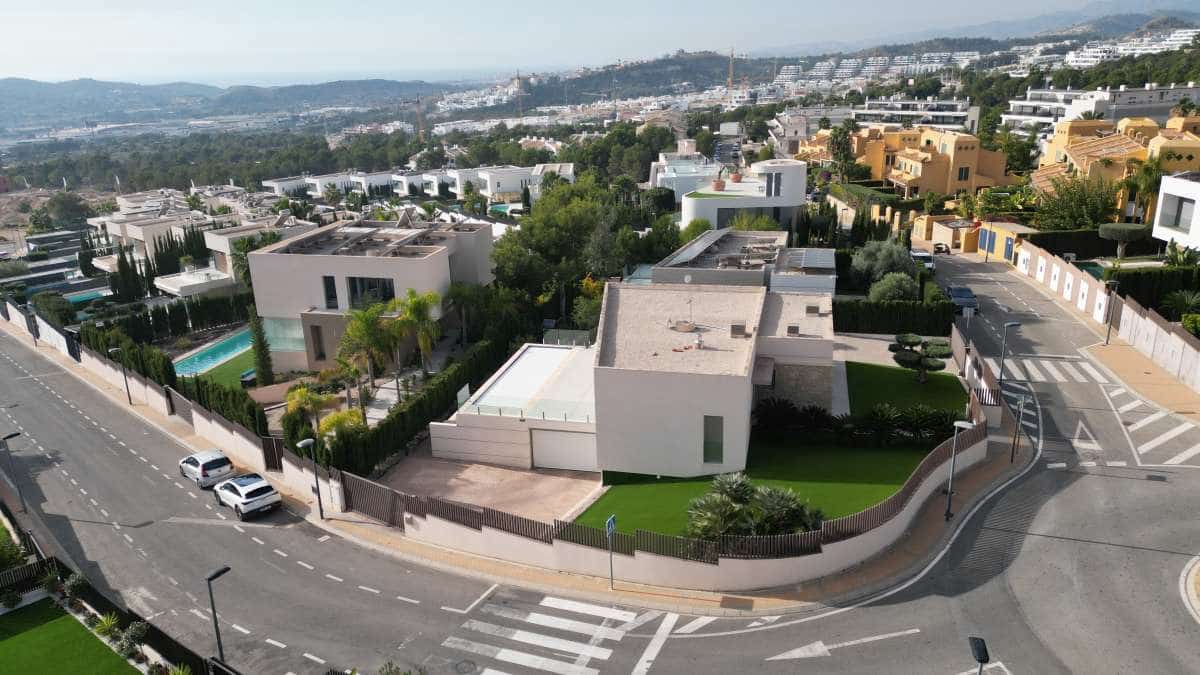 5 bedroom Villa for sale in Finestrat with pool garage - € 1,600,000 (Ref: 9451540)