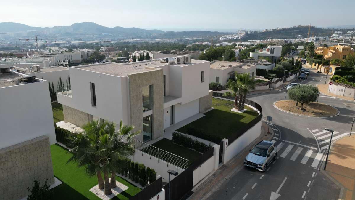 5 bedroom Villa for sale in Finestrat with pool garage - € 1,600,000 (Ref: 9451540)