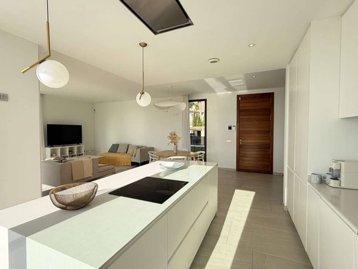 5 bedroom Villa for sale in Finestrat with pool garage - € 1,600,000 (Ref: 9451540)