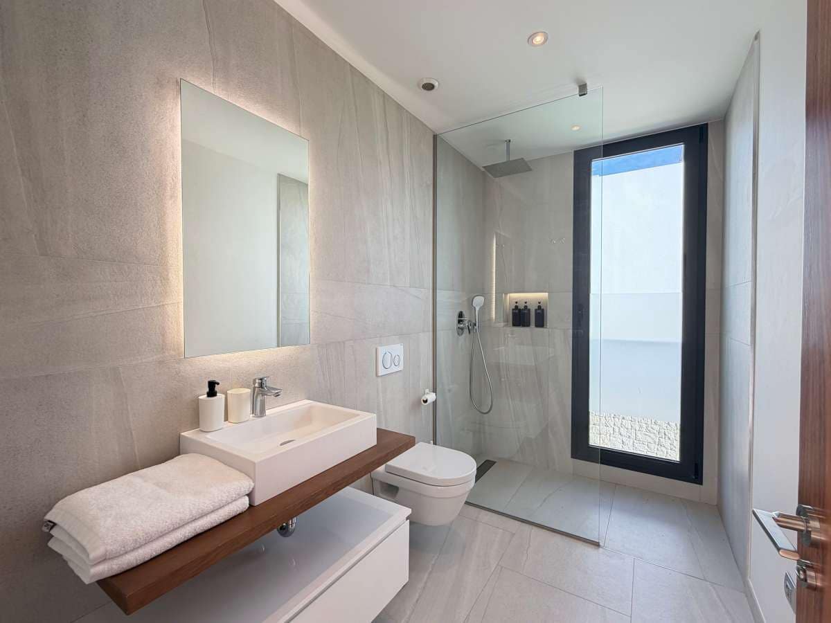 5 bedroom Villa for sale in Finestrat with pool garage - € 1,600,000 (Ref: 9451540)