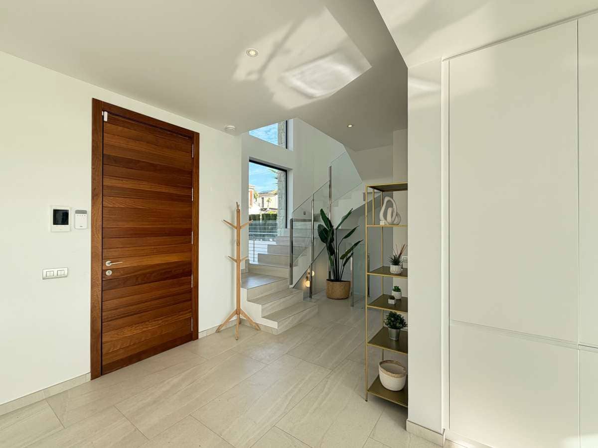 5 bedroom Villa for sale in Finestrat with pool garage - € 1,600,000 (Ref: 9451540)