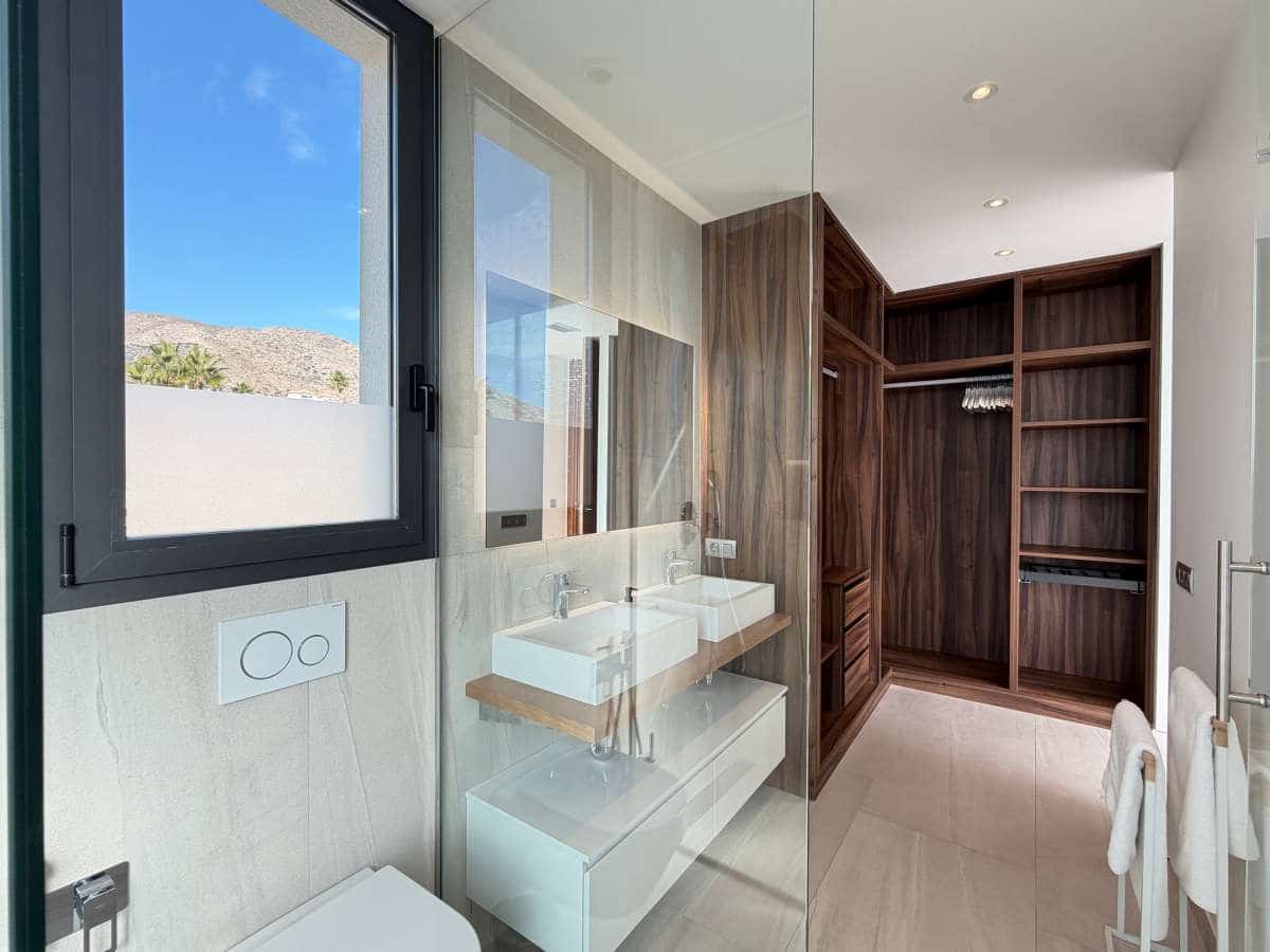 5 bedroom Villa for sale in Finestrat with pool garage - € 1,600,000 (Ref: 9451540)