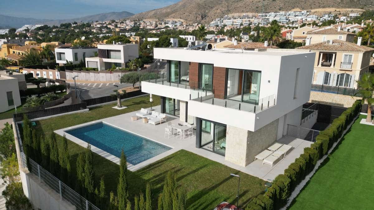 5 bedroom Villa for sale in Finestrat with pool garage - € 1,600,000 (Ref: 9451540)