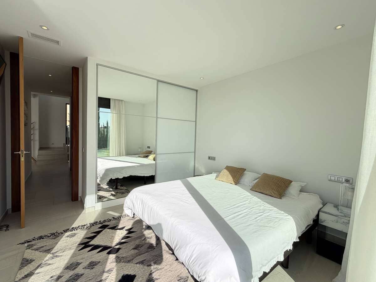 5 bedroom Villa for sale in Finestrat with pool garage - € 1,600,000 (Ref: 9451540)