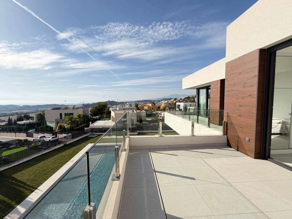 5 bedroom Villa for sale in Finestrat with pool garage - € 1,600,000 (Ref: 9451540)