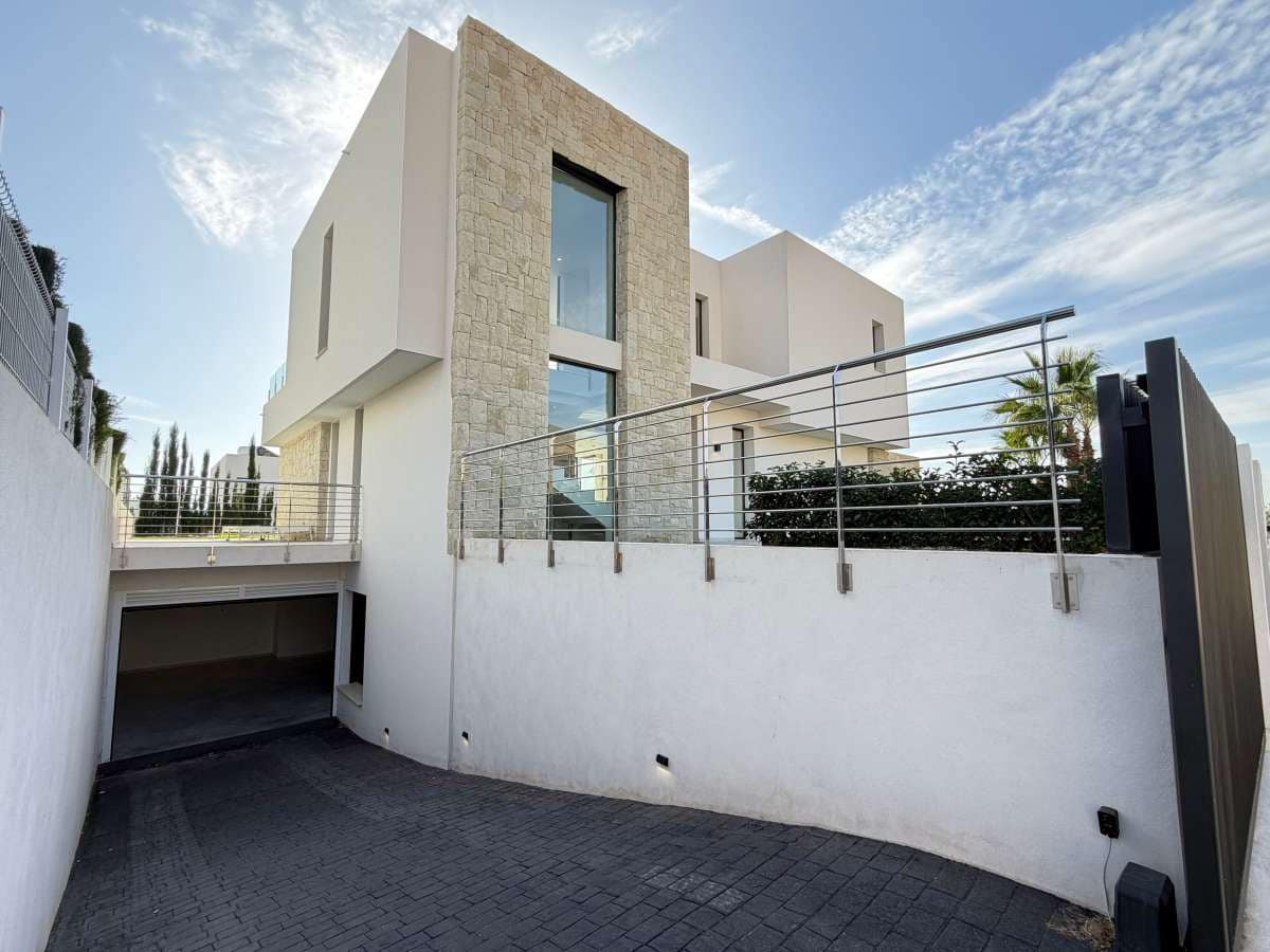 5 bedroom Villa for sale in Finestrat with pool garage - € 1,600,000 (Ref: 9451540)