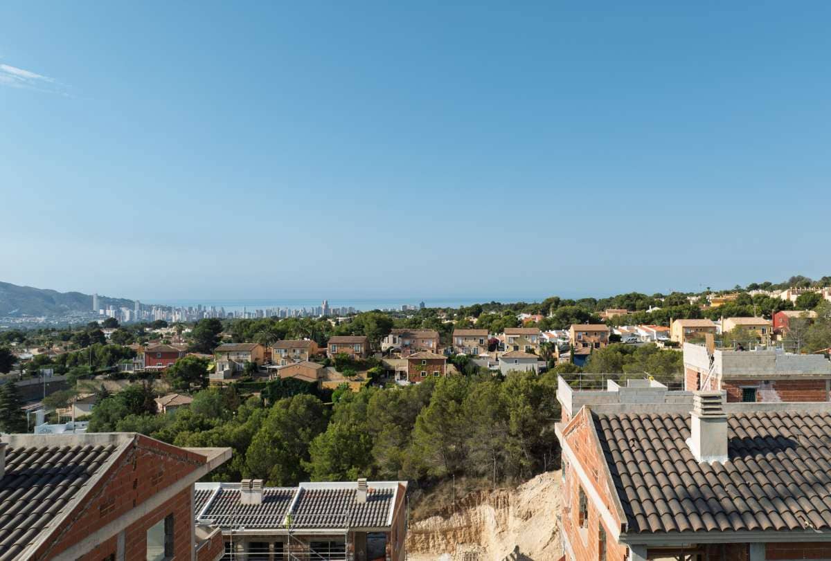 Chalet de 3 habitaciones en La Nucia en venta con piscina garaje - 680.709 € (Ref: 9610532)