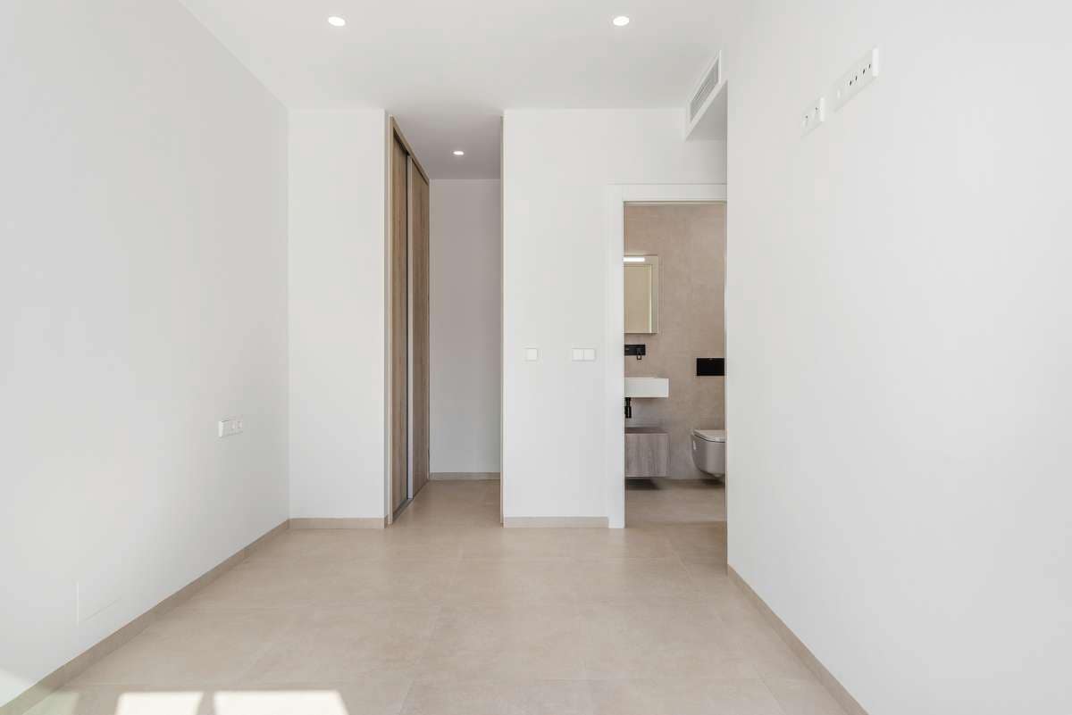 3 sypialnia Dom blizniak na sprzedaż w Los Alcazares z basenem garażem - 489 900 € (Ref: 9643541)