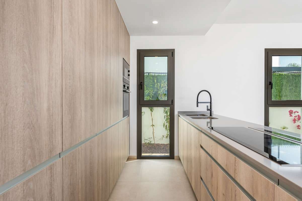 3 sypialnia Dom blizniak na sprzedaż w Los Alcazares z basenem garażem - 489 900 € (Ref: 9643541)