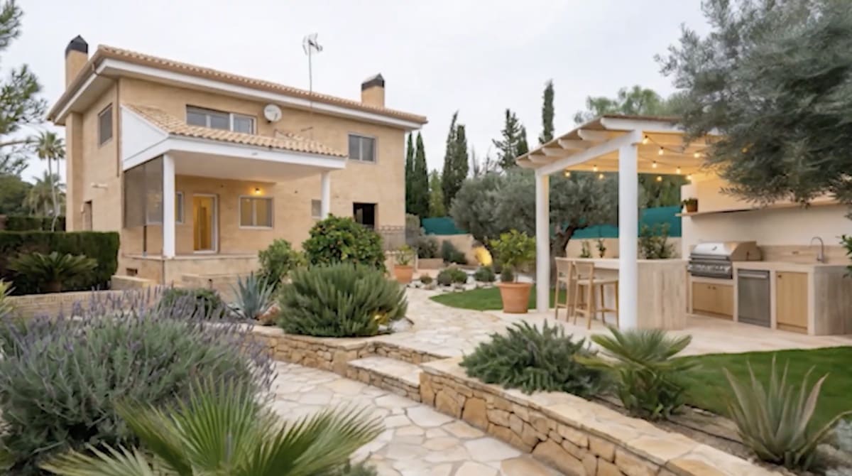 3 makuuhuone Huvila myytävänä paikassa Playa de Muchavista mukana 
autotalli - 900 000 € (Ref: 9658040)