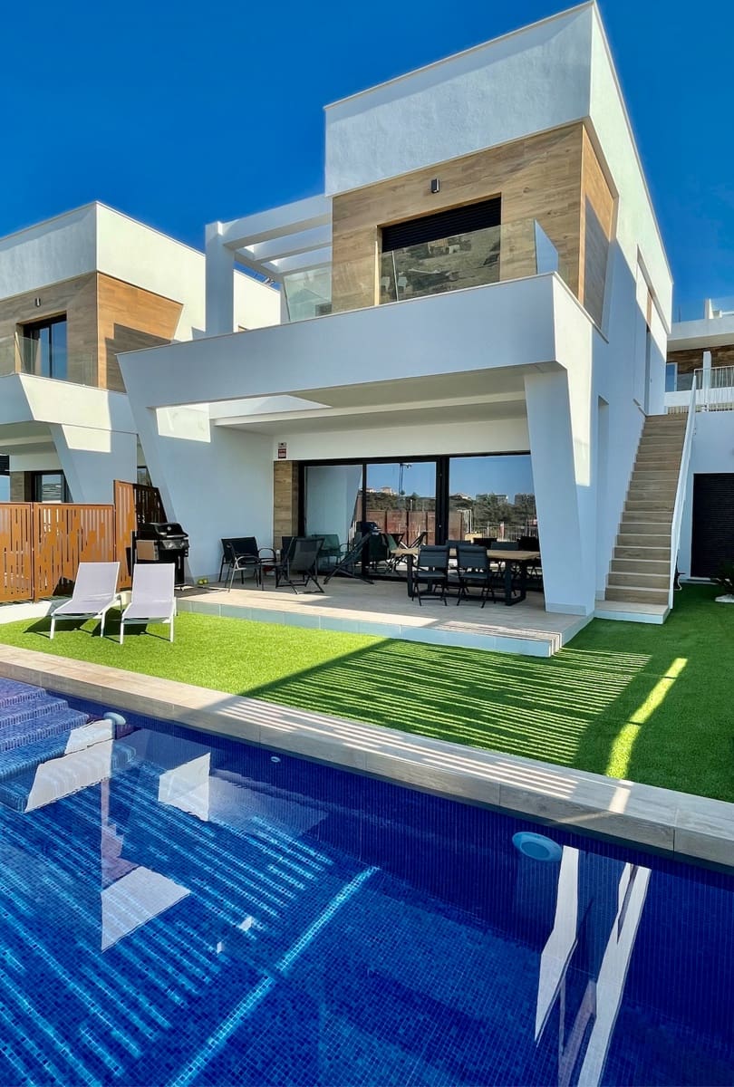 Chalet de 3 habitaciones en Finestrat en venta con piscina garaje - 625.000 € (Ref: 9672981)